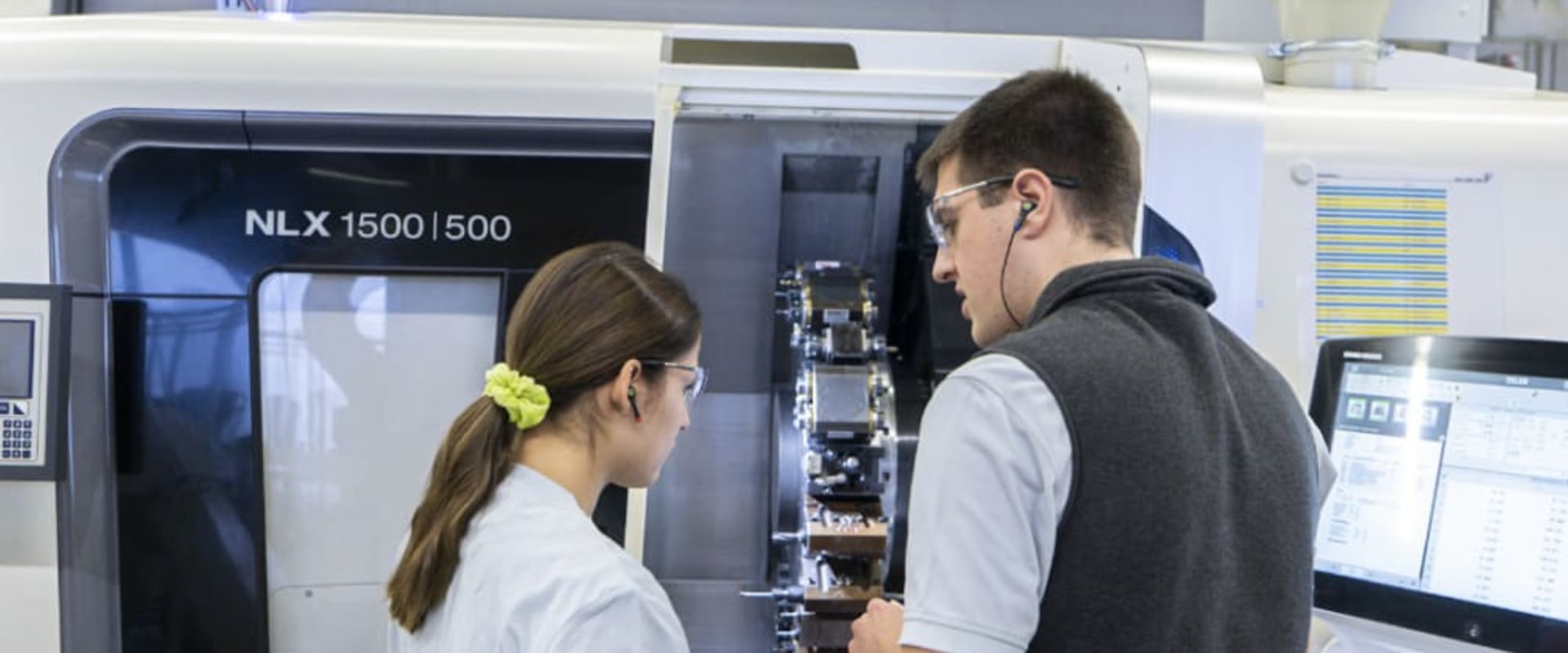 Beyond the Machines: How Communication Services Support Polymechanic Jobs in Switzerland